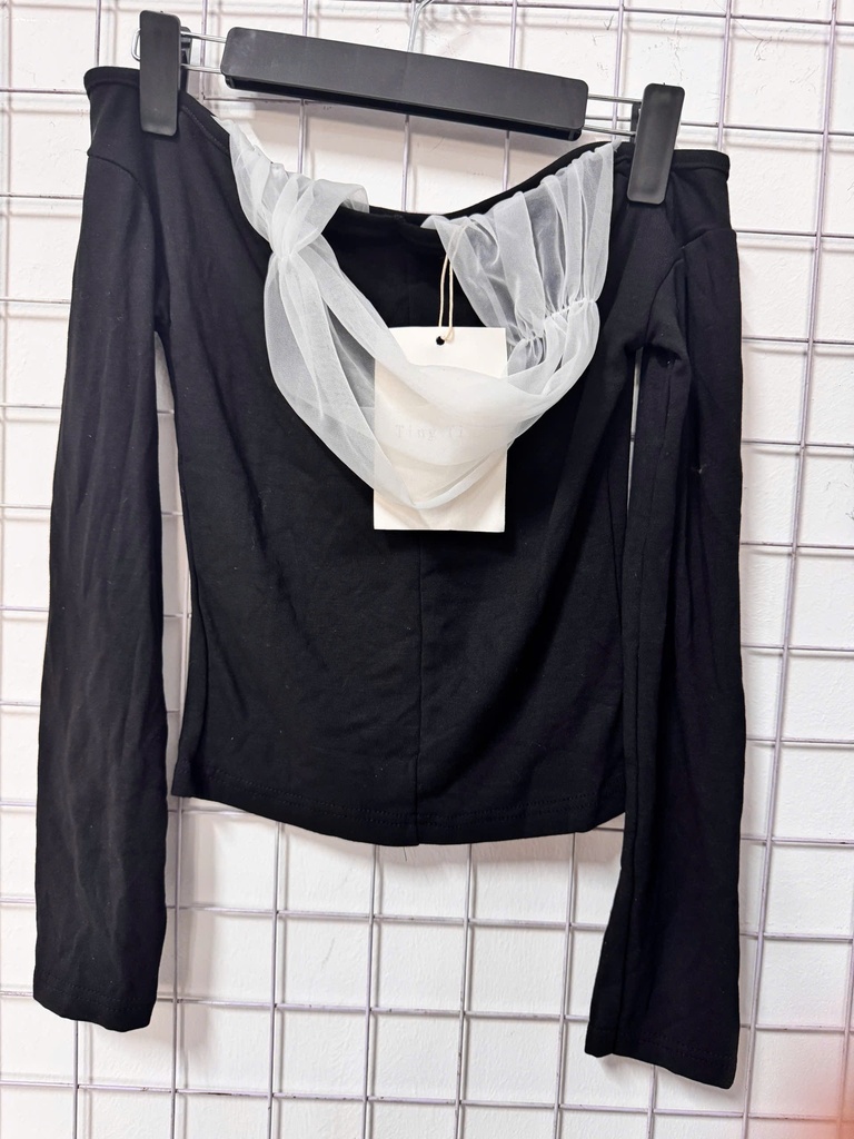 ÁO PHÔNG ĐEN CỔ TRẮNG THUYII