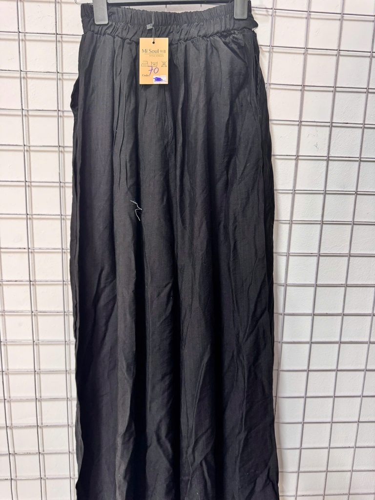 QUẦN SUÔNG ĐEN THUYII