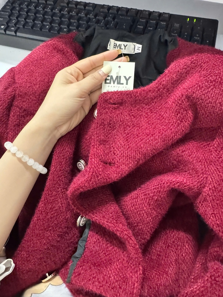 ÁO KHOÁC ĐỎ LÔNG THỎ ĐPASS