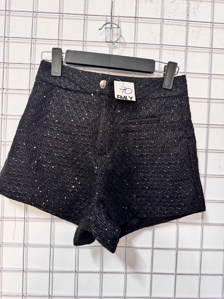 QUẦN SOOC ĐEN ĐÍNH ĐÁ THUYII