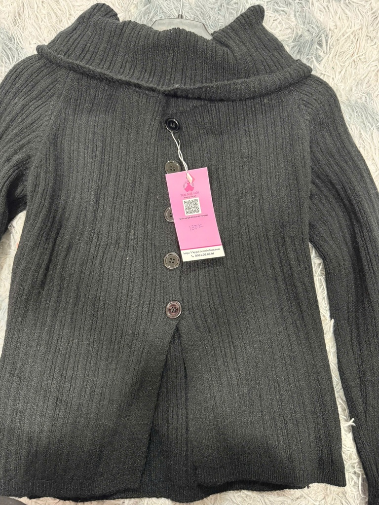 ÁO LEN ĐEN TRỄ VAI VAN