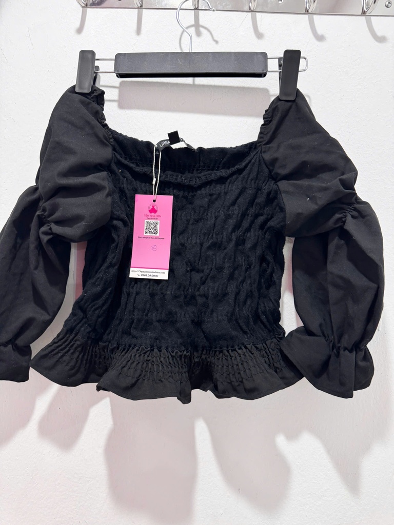 ÁO TRỄ VAI ĐEN NHÚN EO HIEN