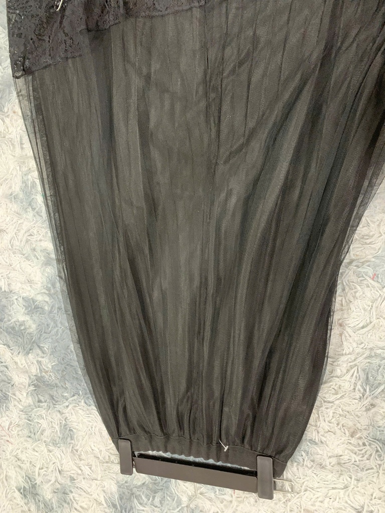 CV ĐEN REN XẾP LY UYEN