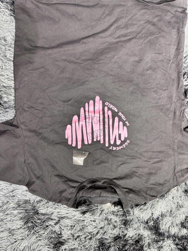 ÁO PHÔNG ĐEN TYM NGỰC VY