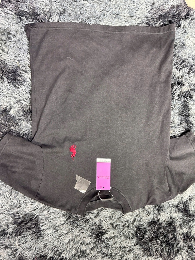 ÁO PHÔNG ĐEN NGỰC NGỰA VY