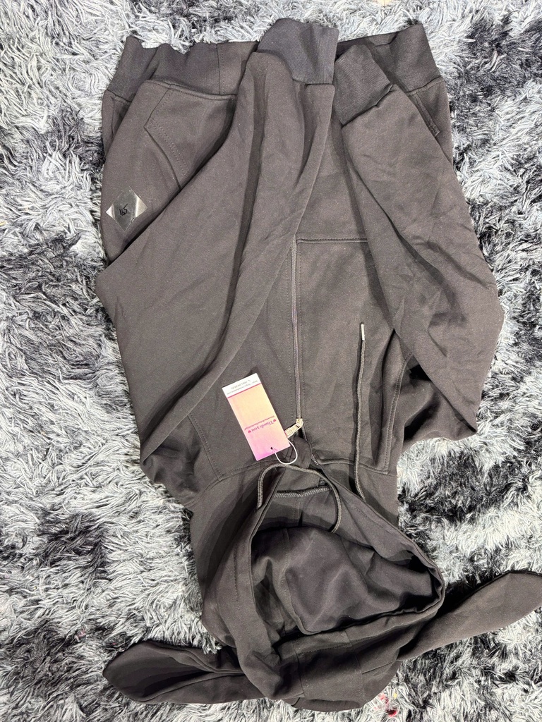 ÁO PHÔNG ĐEN CÓ MŨ VY