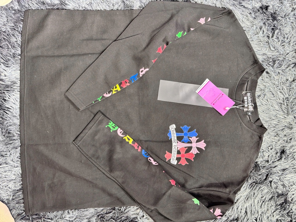 ÁO PHÔNG ĐEN HỌA TIẾT CHỮ THẬP THUY