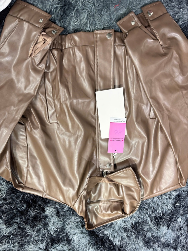 ÁO KHOÁC DA NÂU THUY