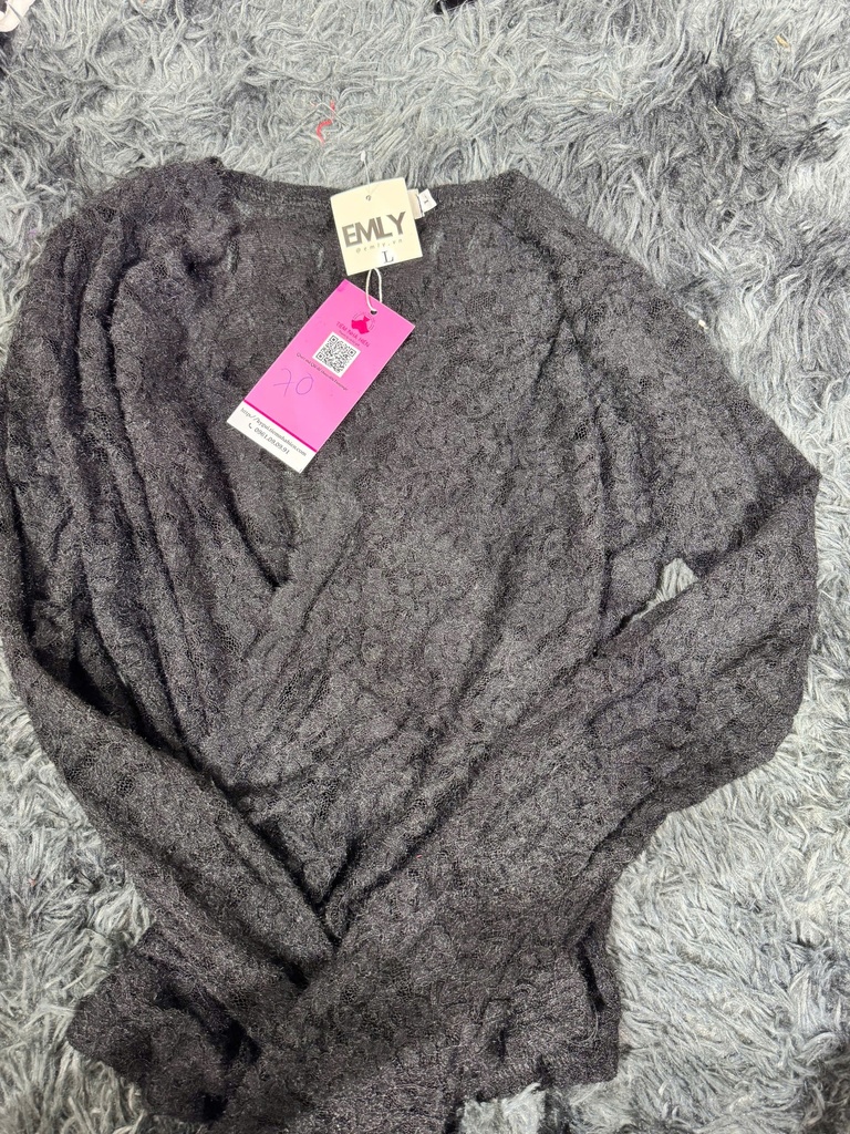 ÁO REN ĐEN CỔ TYM THUY