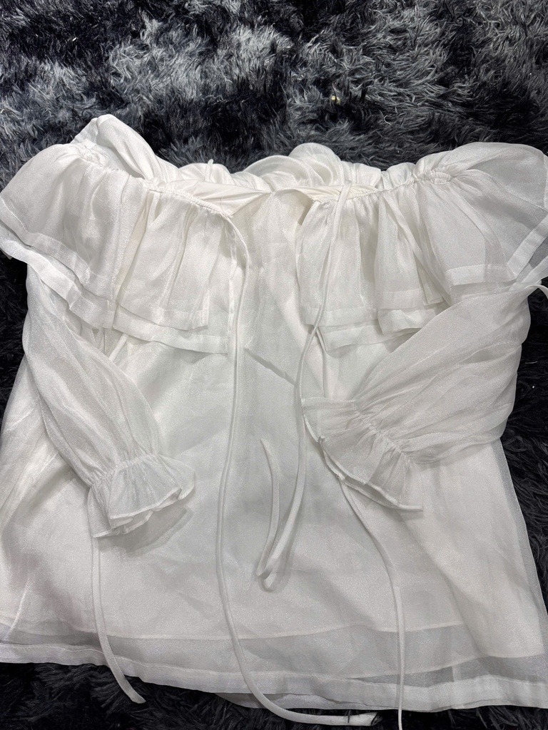 ÁO COAN TRẮNG TRỄ VAI 