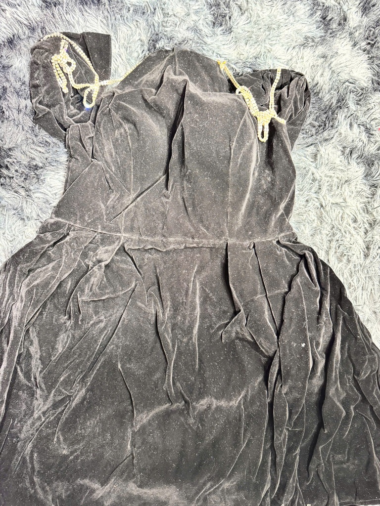 VÁY  ĐEN DÂY ĐÁ 