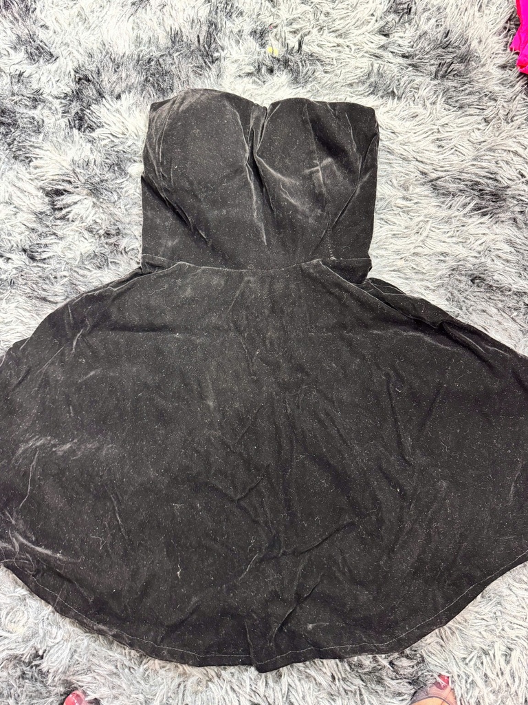 VÁY NHUNG ĐEN CUP NGỰC PHUC