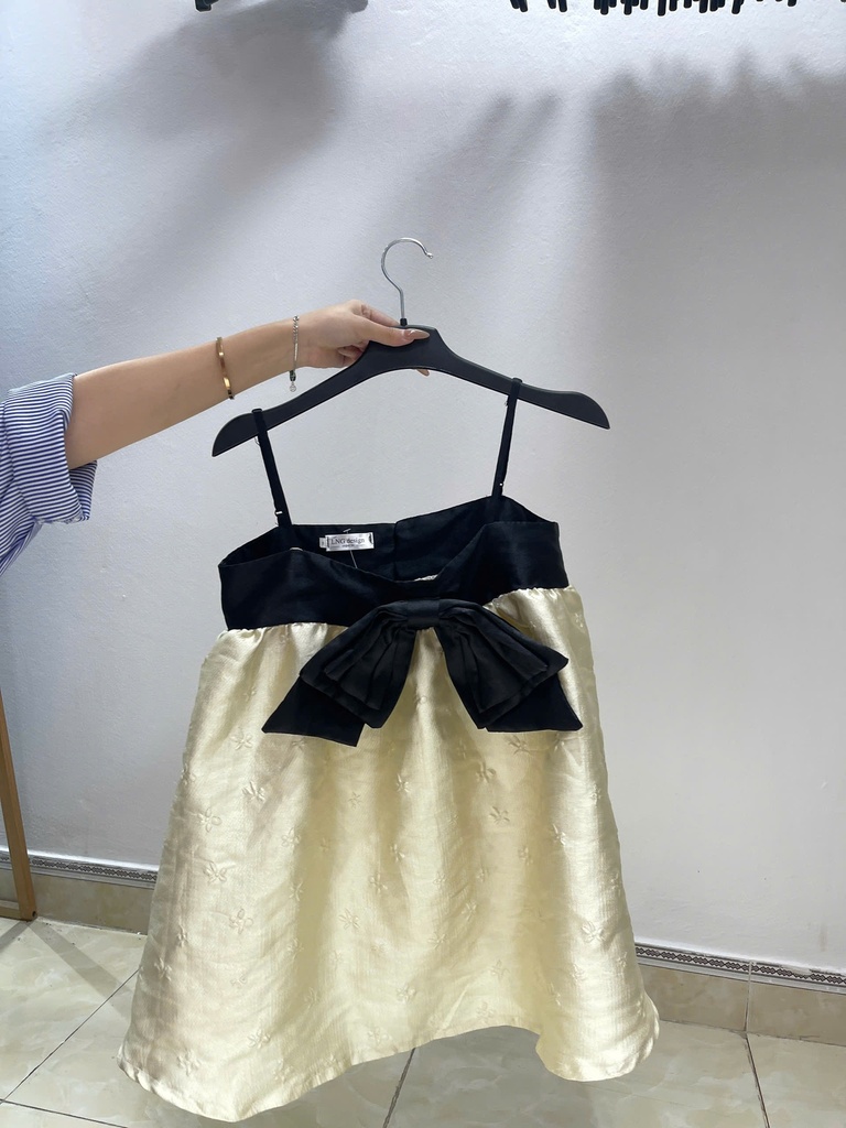 váy 2 dây kem đen nơ