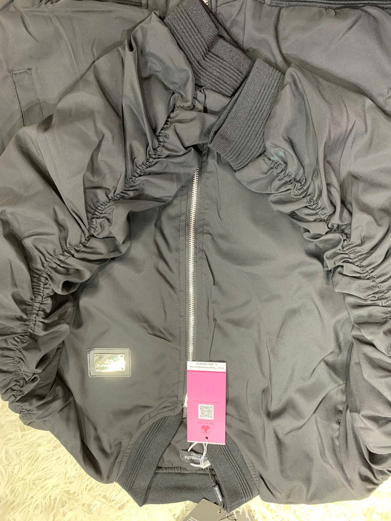 ÁO KHOÁC ĐEN NAM THUY