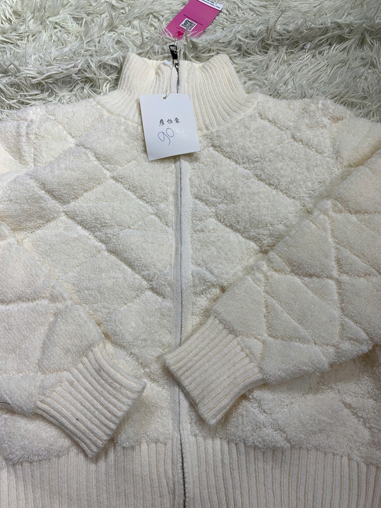 ÁO KHOÁC LÔNG CỪU TRẮNG THUY