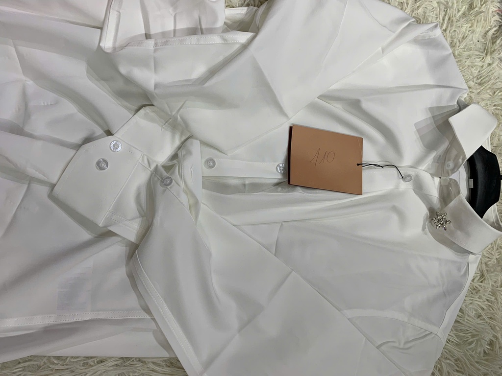 ÁO SƠMI TRẮNG CỔ ĐÁ THUY