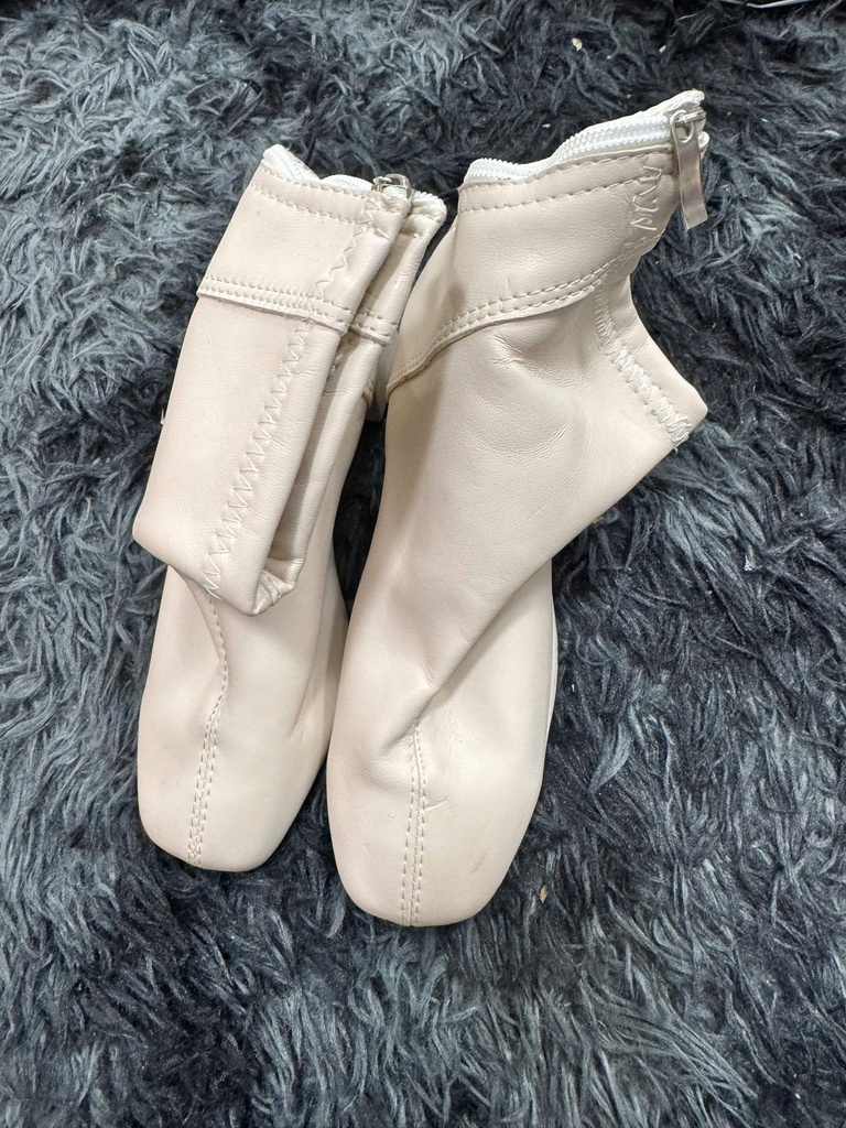 BOOTH TRẮNG CỔ NGẮN HUONG