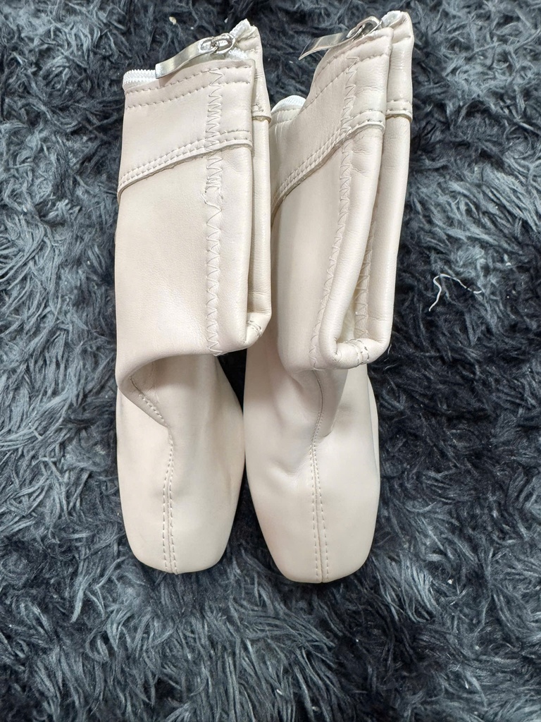 BOOTH TRẮNG CỔ NGẮN HUONG