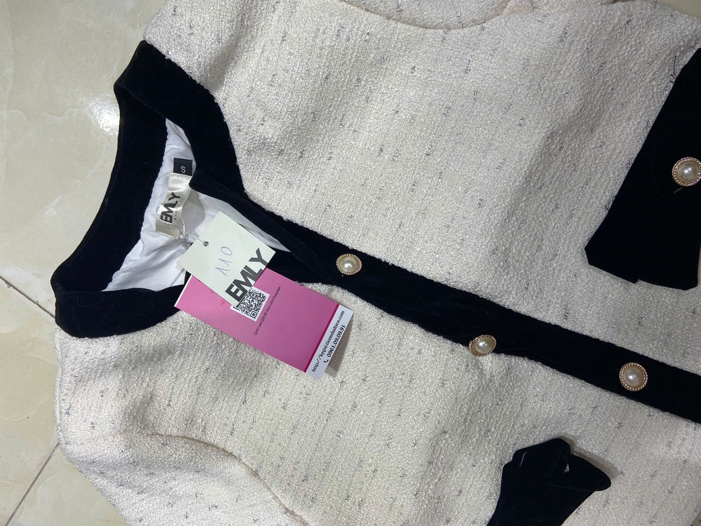 ÁO KHOÁC DẠ NƠ TRẮNG THUY