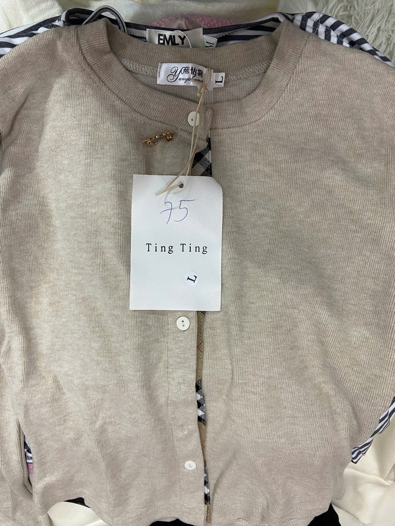 ÁO LEN NÂU KEM KẺ BBR THUY