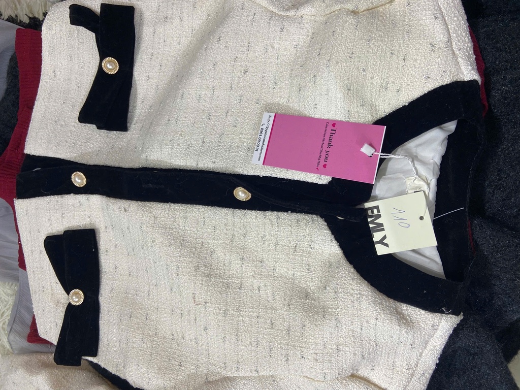 ÁO KHOÁC DẠ TRẮNG TÚI NƠ THUY