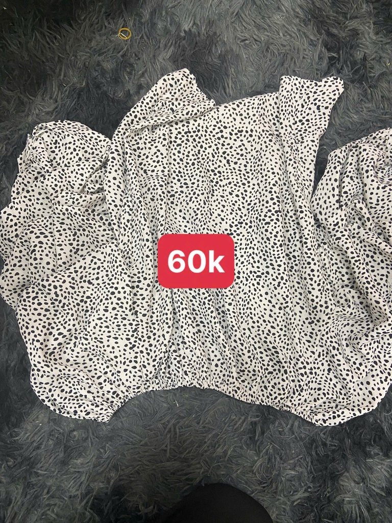 ÁO CHẤM BI TRỄ VAI 