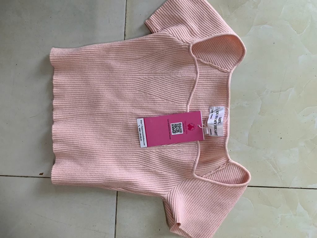 ÁO CỘC TAY LEN HỒNG CỔ VUÔNG THUY