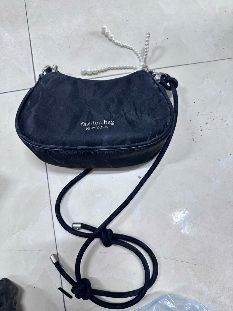 túi đen kẹp nách 