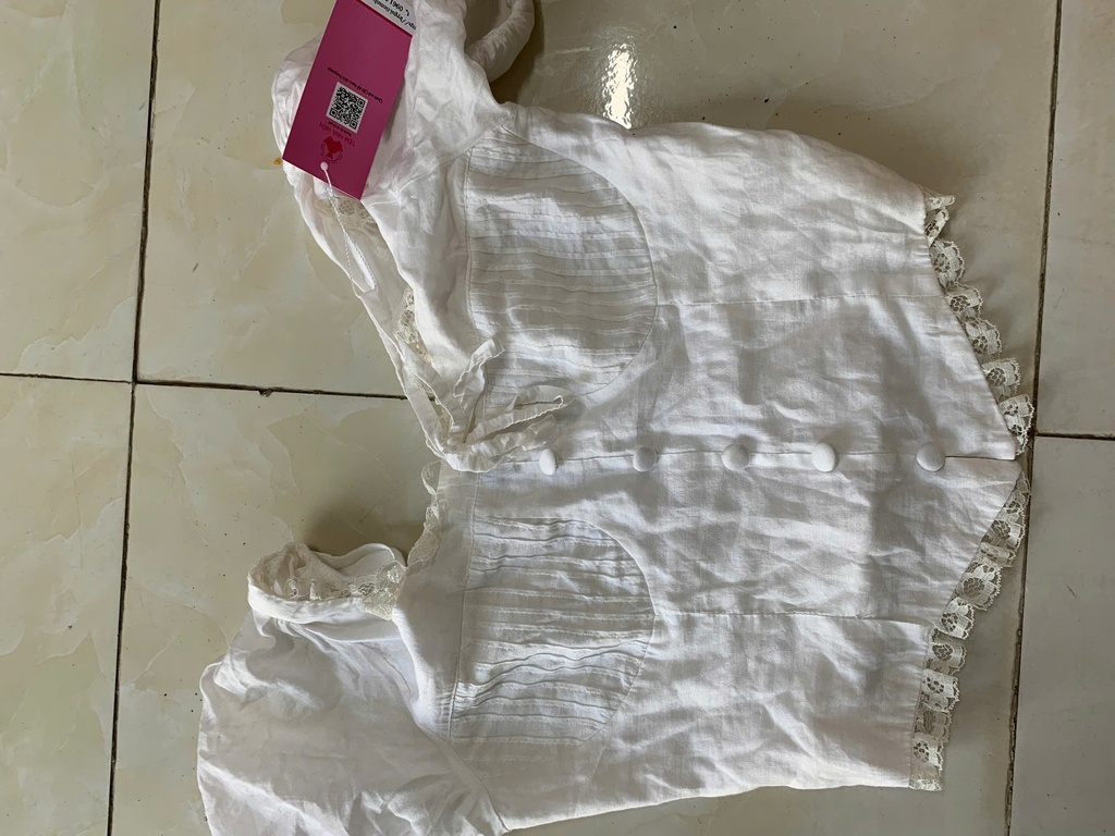 ÁO TRẮNG CUP NGỰC THUY