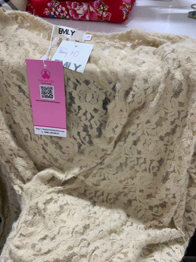 ÁO 2 DÂY ĐEN KÈM MÚT NGỰC THUY