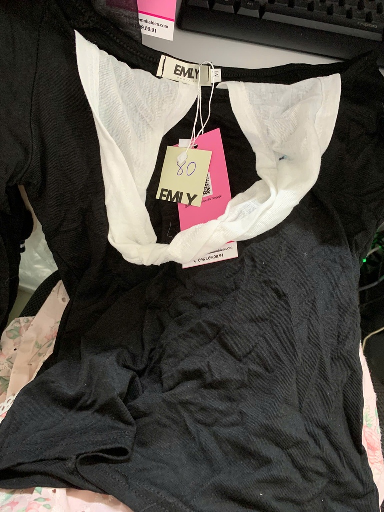 ÁO PHÔNG ĐEN CỔ DÂY TRẮNG 