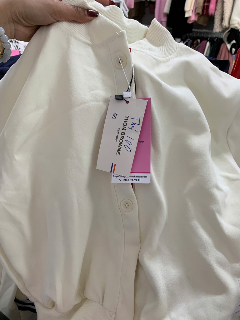 ÁO KHOÁC NỈ TRẮNG KẺ ĐỎ NGỰC THUY