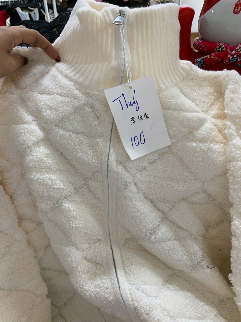 ÁO KHOÁC TRẮNG LÔNG CỪU THUY