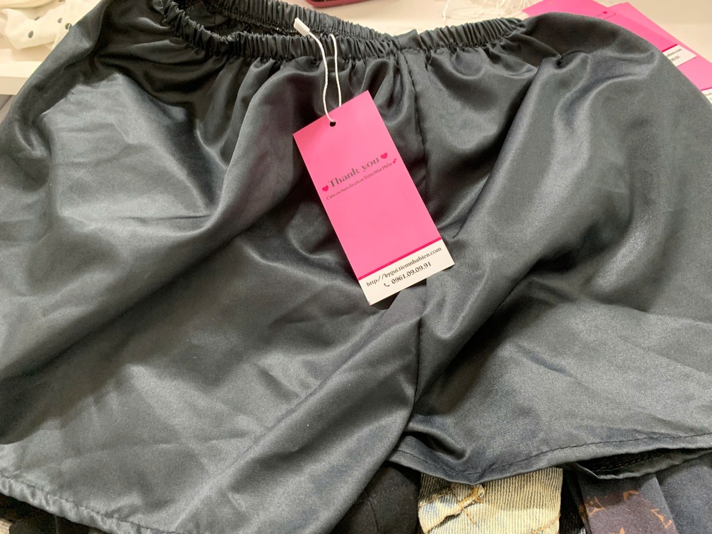 QUẦN SOOC ĐEN PHI BÓNG HANH