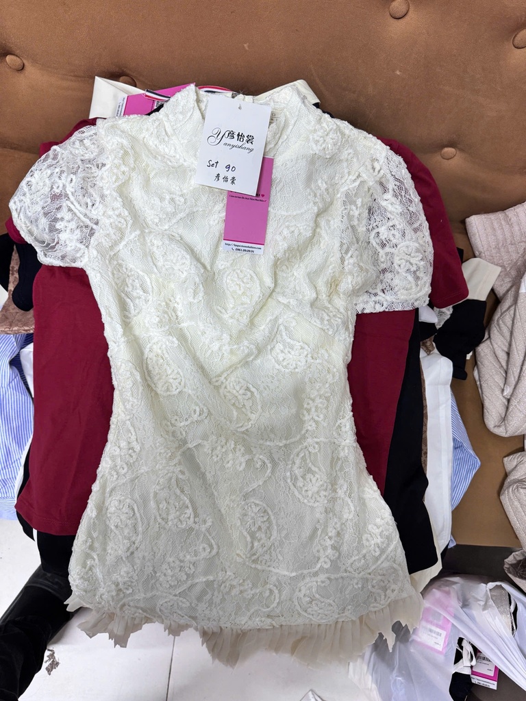 VÁY TRẮNG REN ÔM BODY THUY