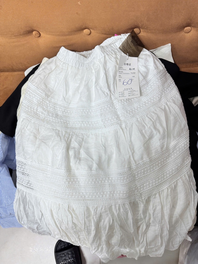 CV TRẮNG VOAN DÁNG DÀI THUY PASS