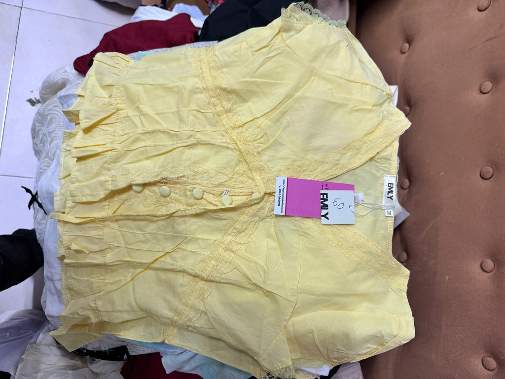 ÁO SÁT CÁCH VÀNG CỔ V CÚC NGỰC THUY