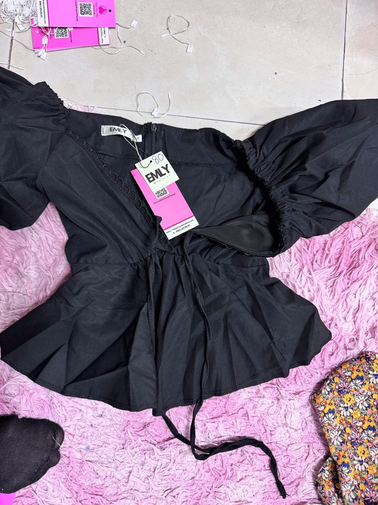 ÁO BABYDOLL ĐEN CỔ V  THUY