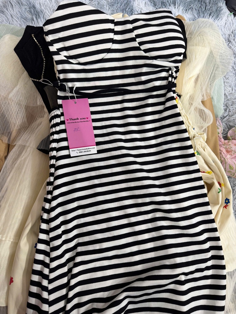 VÁY KẺ DÁNG DÀI YEN