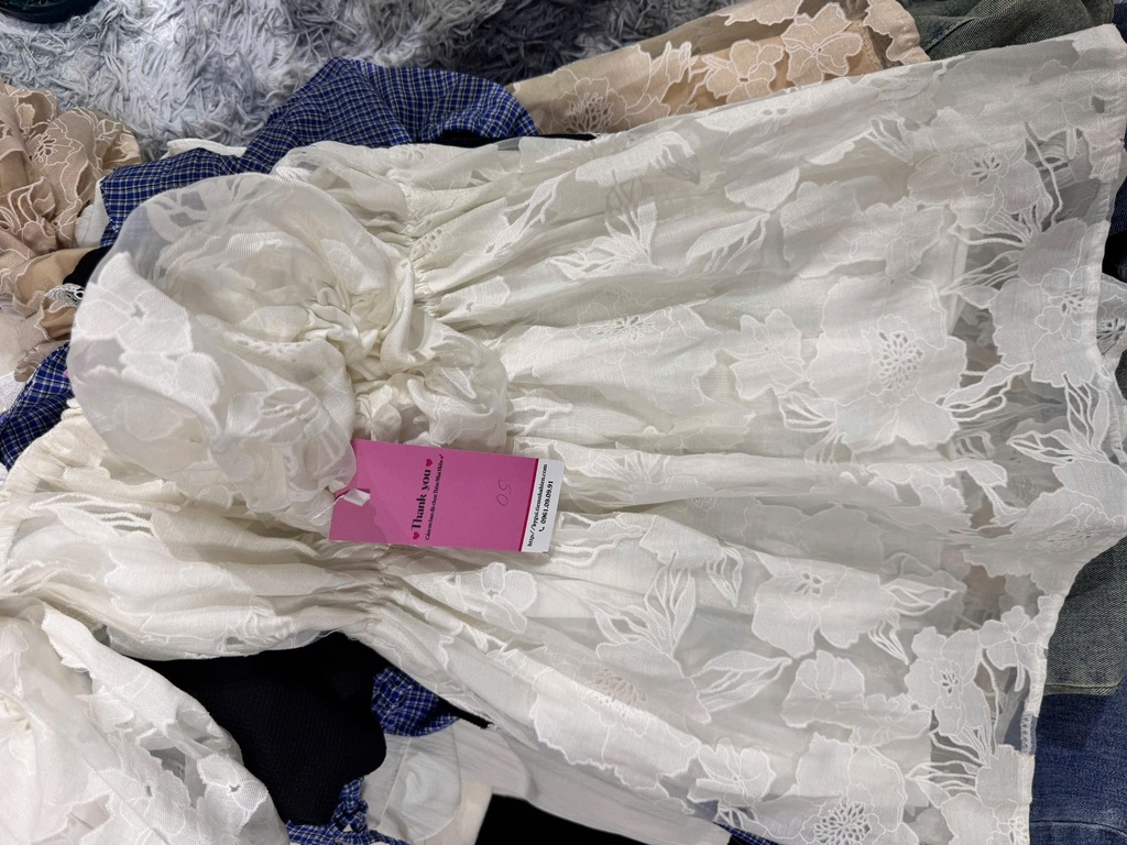 VÁY TRẮNG TRỄ VAI ĐIỆU DIEU