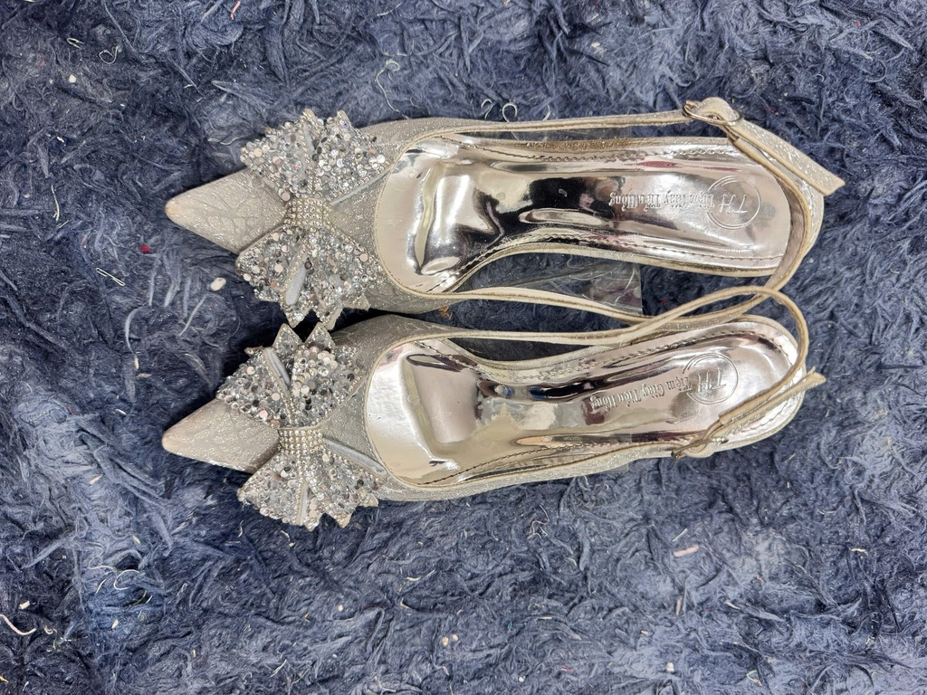 CAO GÓT NƠ ĐÍNH ĐÁ THAO