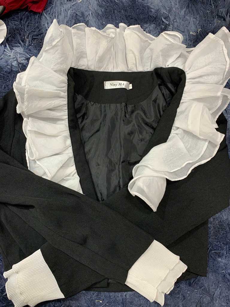 ÁO KHOÁC ĐEN MỎNG CỔ BÈO NTKOANH