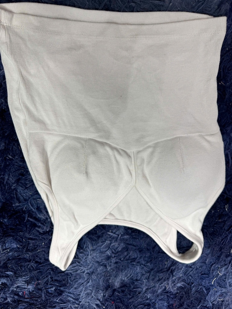 ÁO 2 DÂY TRẮNG CÓ MUT NGỰC HA