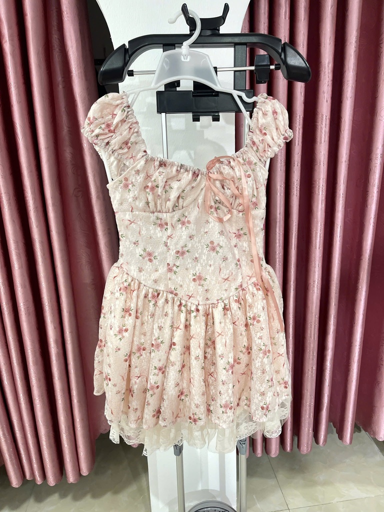 váy hồng hoa nhí
