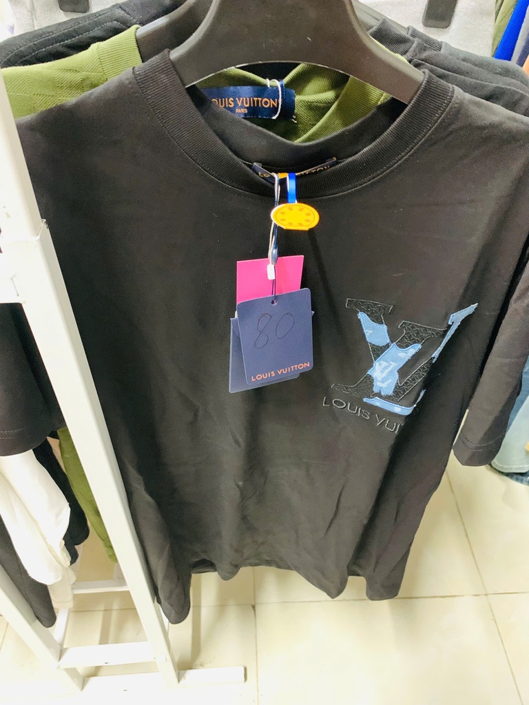 ÁO PHÔNG ĐEN LV XANH NGỰC THUY