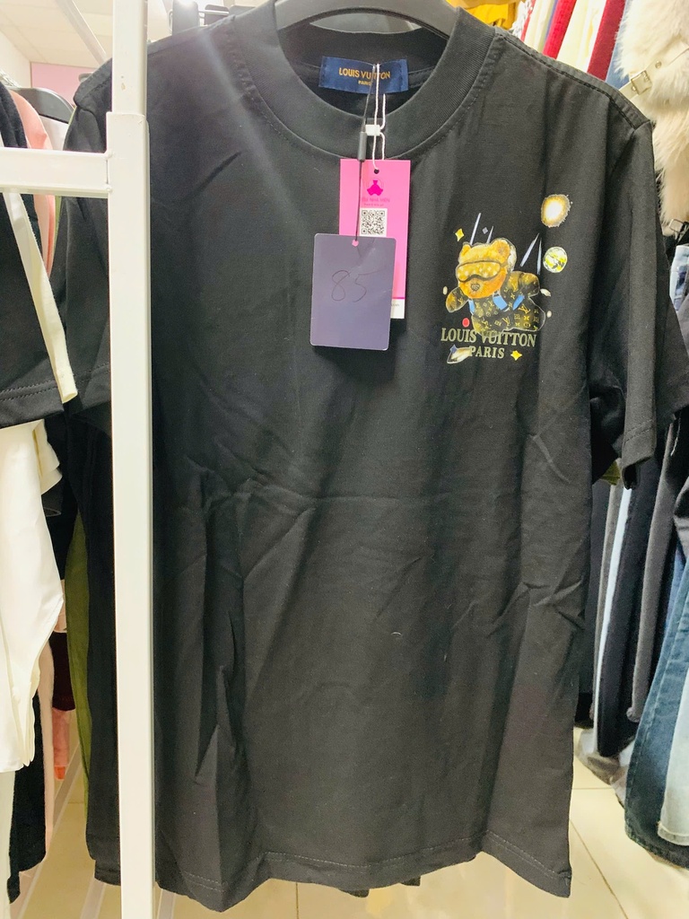 ÁO PHÔNG ĐEN GẤU NGỰC THUY