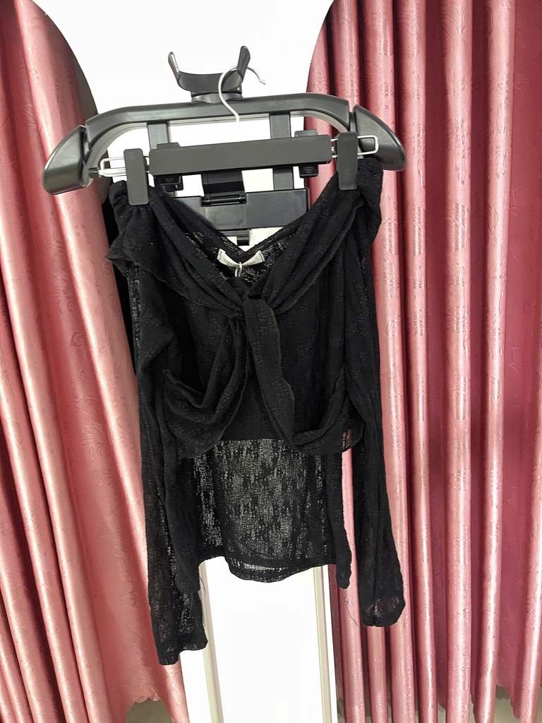 áo trễ vai đen dài tay