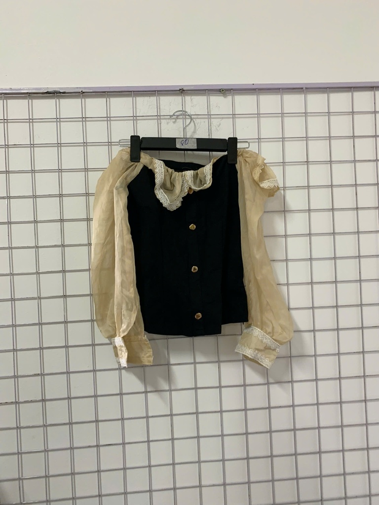 áo trễ vai đen tay kem 