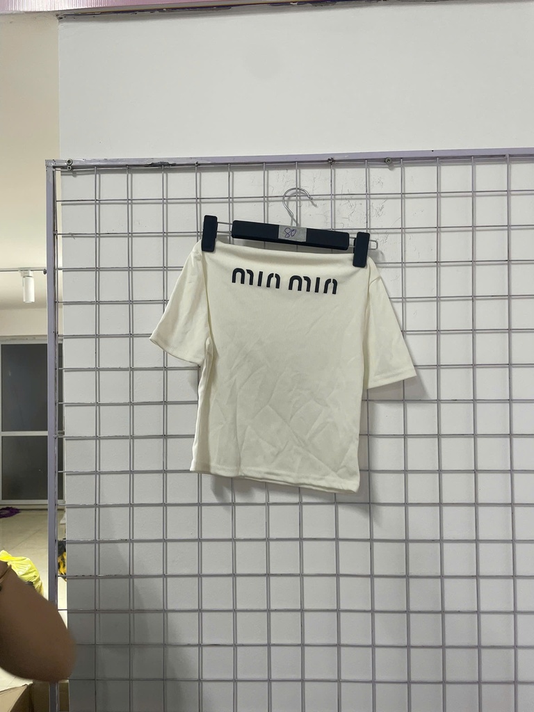 áo cộc tay trắng trễ vai miumiu