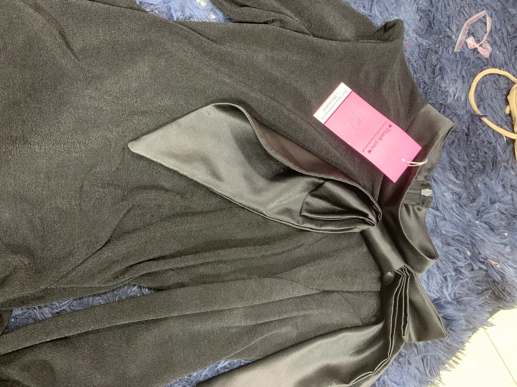 ÁO ĐEN NƠ CỔ NNMINH